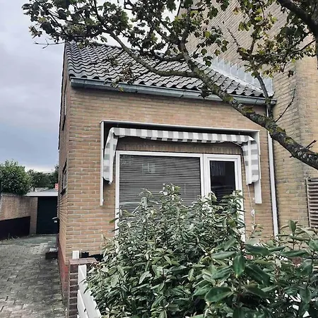 Holiday home Tiny Beachhouse - Free Parking