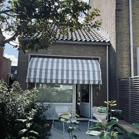 Tiny Beachhouse - Free Parking