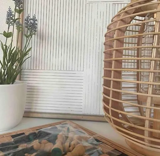 Tiny Beachhouse - Free Parking *